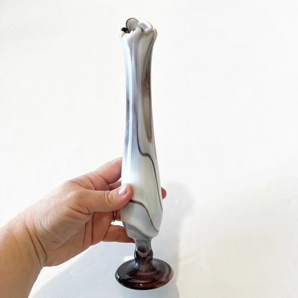 Vintage Amethyst Cream Swirled Twisted Pattern Glass Swung Vase Hand Blown MCM - Picture 2 of 14